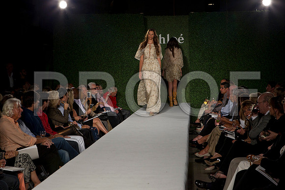 7016_DG_CLOE_FASHION_FISHER_11282011_AL1B3022