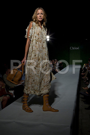7016_DG_CLOE_FASHION_FISHER_11282011_AL1B2958