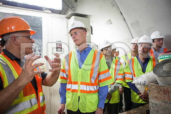 20120614-DG_Govenor_Rick_Scott_Visite_MT_Miami_FL_IMG-6593