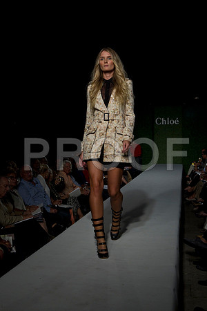 7016_DG_CLOE_FASHION_FISHER_11282011_AL1B2992