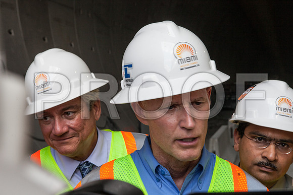 20120614-DG_Govenor_Rick_Scott_Visite_MT_Miami_FL_IMG-7208