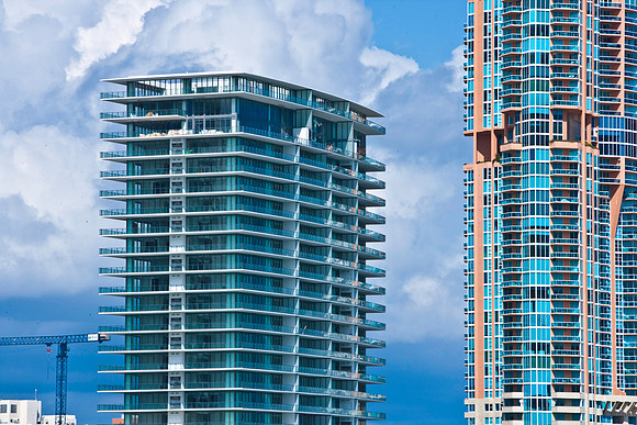 2704_84744_ZV4N_8304_Miami_Florida_USA