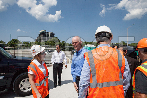 20120614-DG_Govenor_Rick_Scott_Visite_MT_Miami_FL_IMG-6388