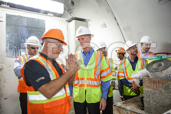20120614-DG_Govenor_Rick_Scott_Visite_MT_Miami_FL_IMG-6560