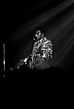 2511_FM_BW_35MM_CW_CHUCK_BERRY_CONCERT_1990_006