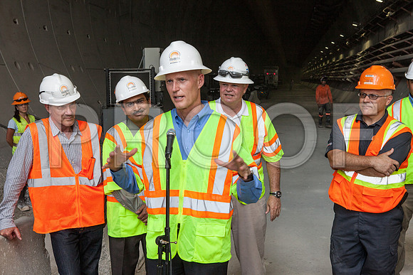20120614-DG_Govenor_Rick_Scott_Visite_MT_Miami_FL_IMG-7090