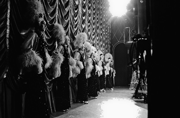 2519_FM_BW_35MM_CW_FOLES_JAN_1992_010