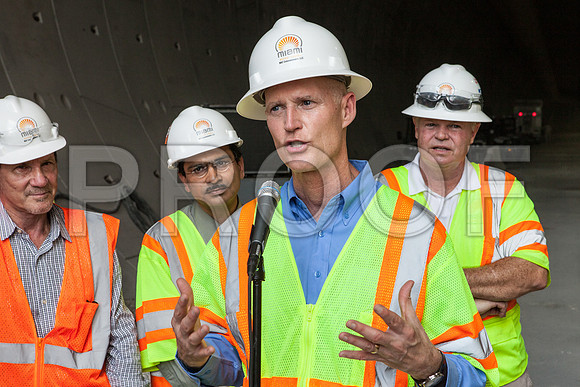 20120614-DG_Govenor_Rick_Scott_Visite_MT_Miami_FL_IMG-7145