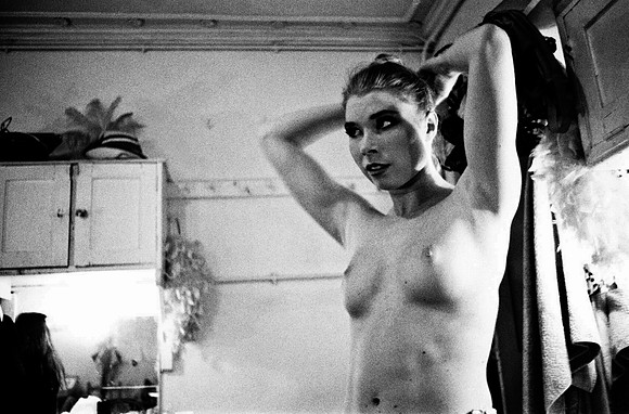 2515_FM_BW_35MM_CW_FEB_1992_027