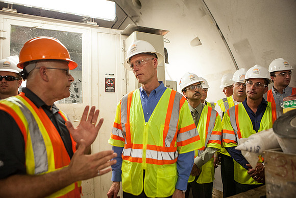 20120614-DG_Govenor_Rick_Scott_Visite_MT_Miami_FL_IMG-6587