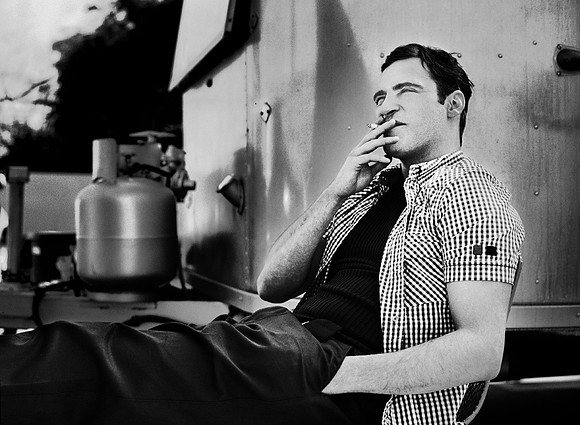 Phoenix_Joaquin_Smoking_L