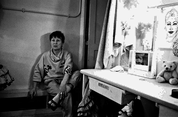 2515_FM_BW_35MM_CW_FEB_1992_024