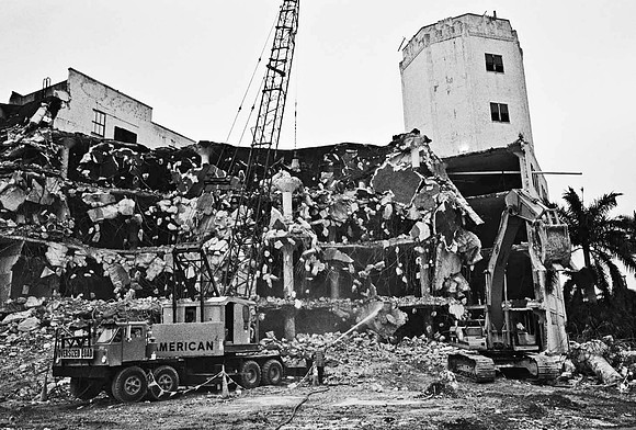 53249_FM_BW_PERFORMING_ARTS_CENTER_FL_01_03