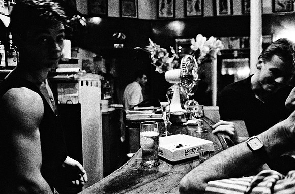 2522_FM_BW_35MM_CW_FOLES_BERGERE_1989_008