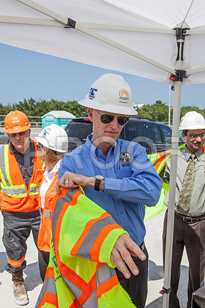 20120614-DG_Govenor_Rick_Scott_Visite_MT_Miami_FL_IMG-6409