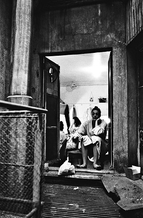 2515_FM_BW_35MM_CW_FEB_1992_036