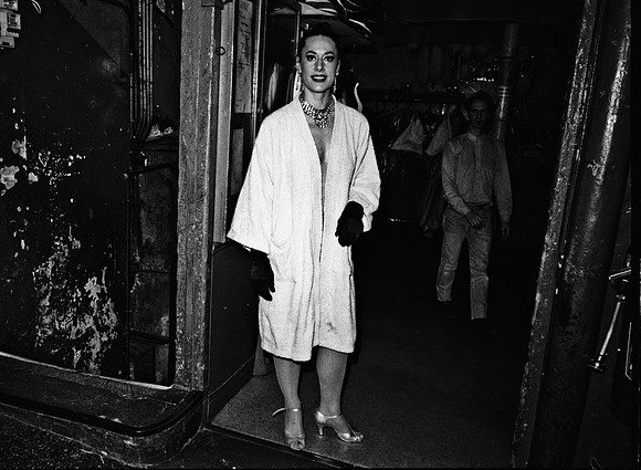 2517_FM_BW_35MM_CW_FOLES_1992_024