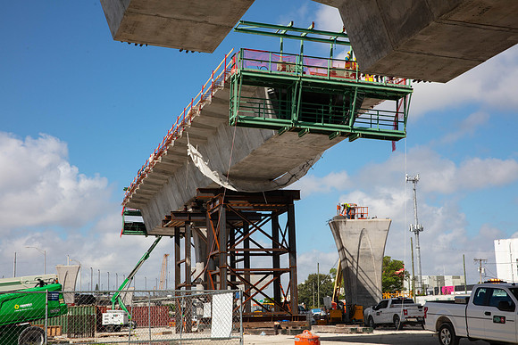 20201026_Connecting_Miami__75A6200