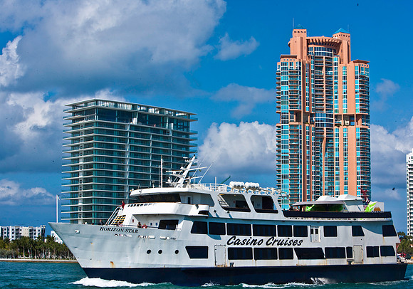 2704_84744_ZV4N_8325_Fisher_Island_FL_USA