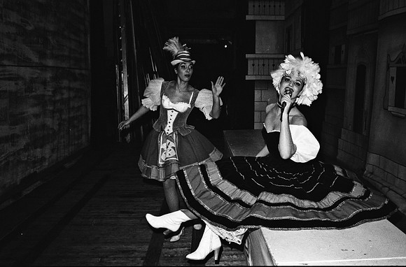 2519_FM_BW_35MM_CW_FOLES_JAN_1992_032
