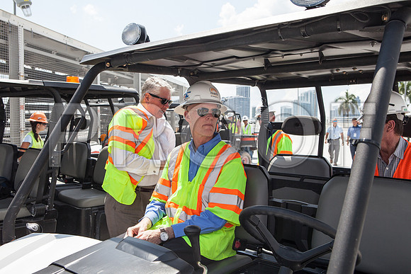 20120614-DG_Govenor_Rick_Scott_Visite_MT_Miami_FL_IMG-6442