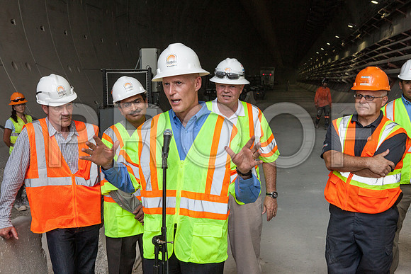 20120614-DG_Govenor_Rick_Scott_Visite_MT_Miami_FL_IMG-7091