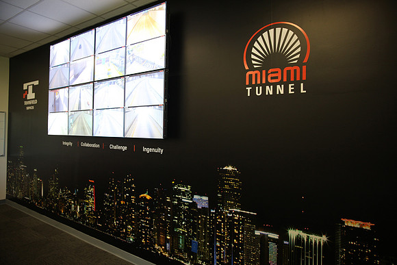 20151006_Port_MiamI_Control_Room_IMG_9169