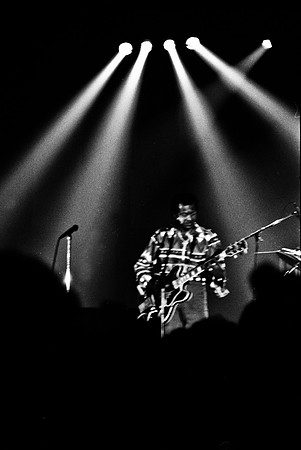 2511_FM_BW_35MM_CW_CHUCK_BERRY_CONCERT_1990_018