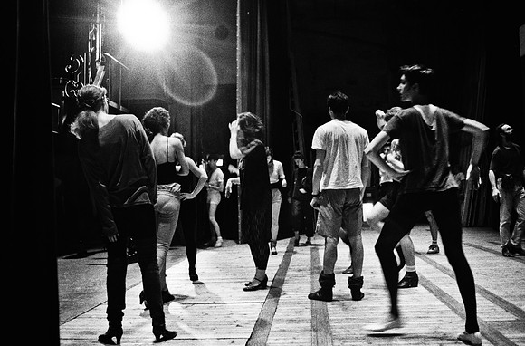 2523_FM_BW_35MM_CW_FOLES_JAN_1991_23