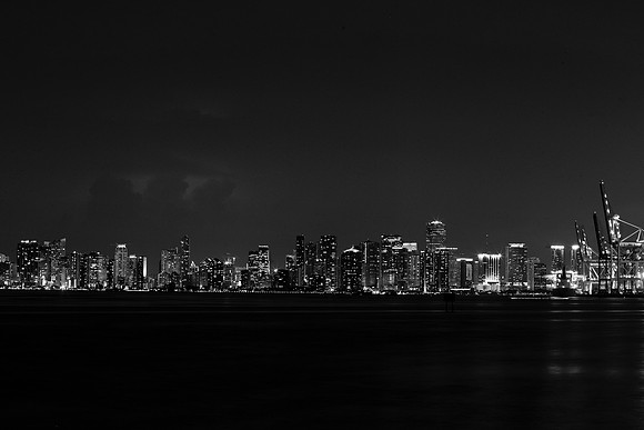 20140819_Miami_Skyline_night_BW_CG3P0894