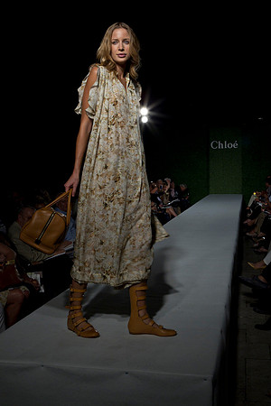 7016_DG_CLOE_FASHION_FISHER_11282011_AL1B2958