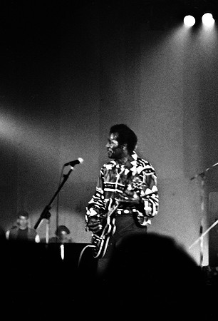 2511_FM_BW_35MM_CW_CHUCK_BERRY_CONCERT_1990_011