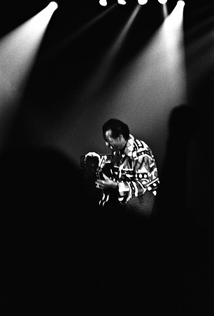 2511_FM_BW_35MM_CW_CHUCK_BERRY_CONCERT_1990_001