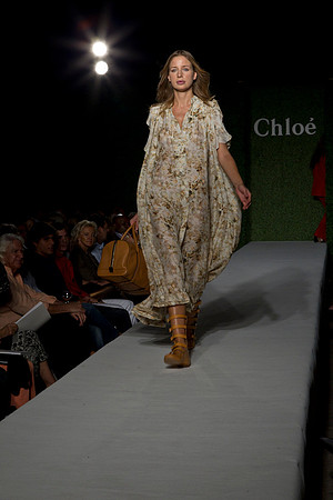 7016_DG_CLOE_FASHION_FISHER_11282011_AL1B2949