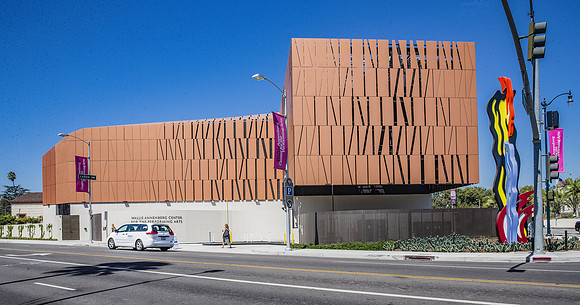 Wallis_Annenberg_Perfoming_Art_CG3P0020