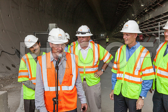 20120614-DG_Govenor_Rick_Scott_Visite_MT_Miami_FL_IMG-7011