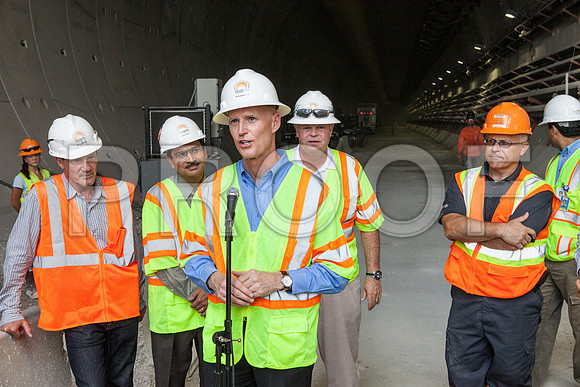 20120614-DG_Govenor_Rick_Scott_Visite_MT_Miami_FL_IMG-7096