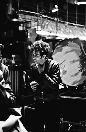 2510_FM_BW_35MM_CW_TOM_WAITS_CONCERT_PARIS_1985_002