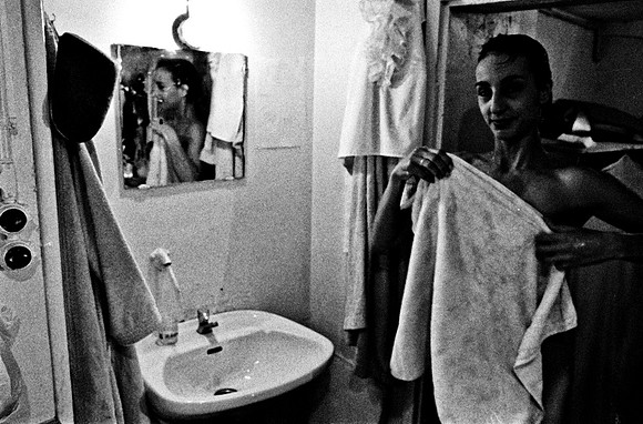 2522_FM_BW_35MM_CW_FOLES_BERGERE_1989_027