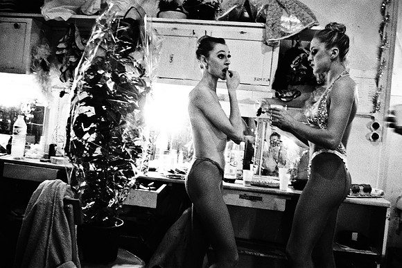 2515_FM_BW_35MM_CW_FEB_1992_015