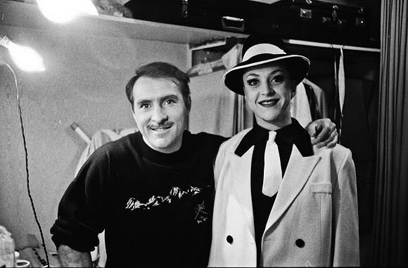 2519_FM_BW_35MM_CW_FOLES_JAN_1992_005