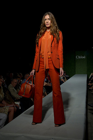 7016_DG_CLOE_FASHION_FISHER_11282011_AL1B2941