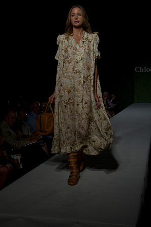 7016_DG_CLOE_FASHION_FISHER_11282011_AL1B2954
