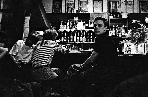 2522_FM_BW_35MM_CW_FOLES_BERGERE_1989_013
