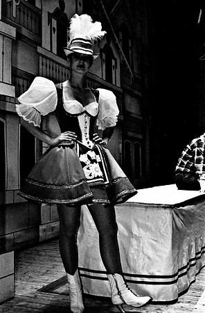 2524_FM_BW_35MM_CW_FOLES_1987_022