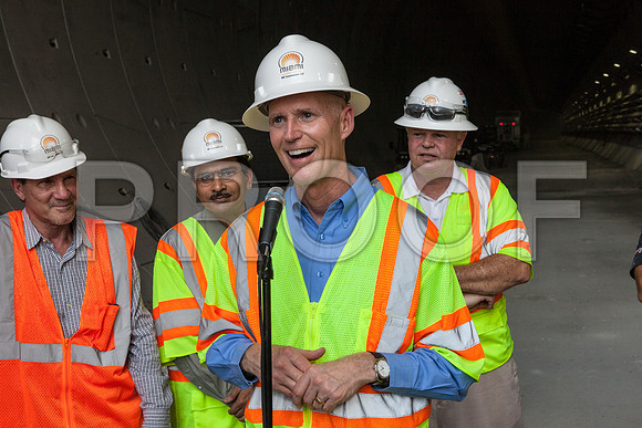 20120614-DG_Govenor_Rick_Scott_Visite_MT_Miami_FL_IMG-7152