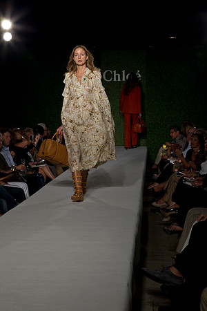 7016_DG_CLOE_FASHION_FISHER_11282011_AL1B2946