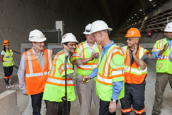 20120614-DG_Govenor_Rick_Scott_Visite_MT_Miami_FL_IMG-7079