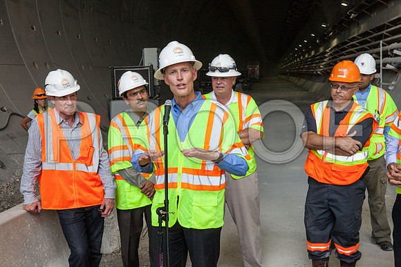 20120614-DG_Govenor_Rick_Scott_Visite_MT_Miami_FL_IMG-7114