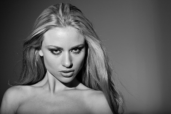 3902_DG_Joanna_Prus_Michele_Pommier_Aperture_Miami_FL_2010ZV4N5606